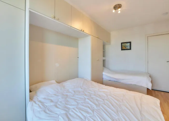 Lecomte - The Shoreline Pearl 97 Apartment